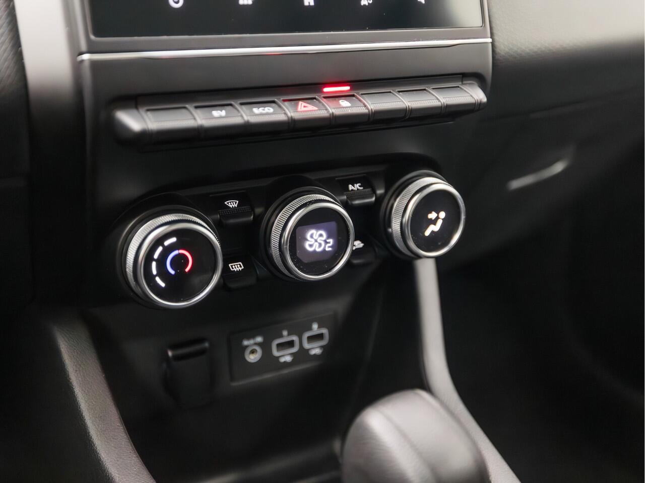 Renault CLIO 1.6 E-Tech Hybrid 140 Sport 140Pk Automaat (VIRTUAL COCKPIT, APPLE CARPLAY, GROOT NAVI, CLIMATE, SPORTSTOELEN, LM VELGEN, PARKEERSENSOREN, CRUISE, NIEUWSTAAT)