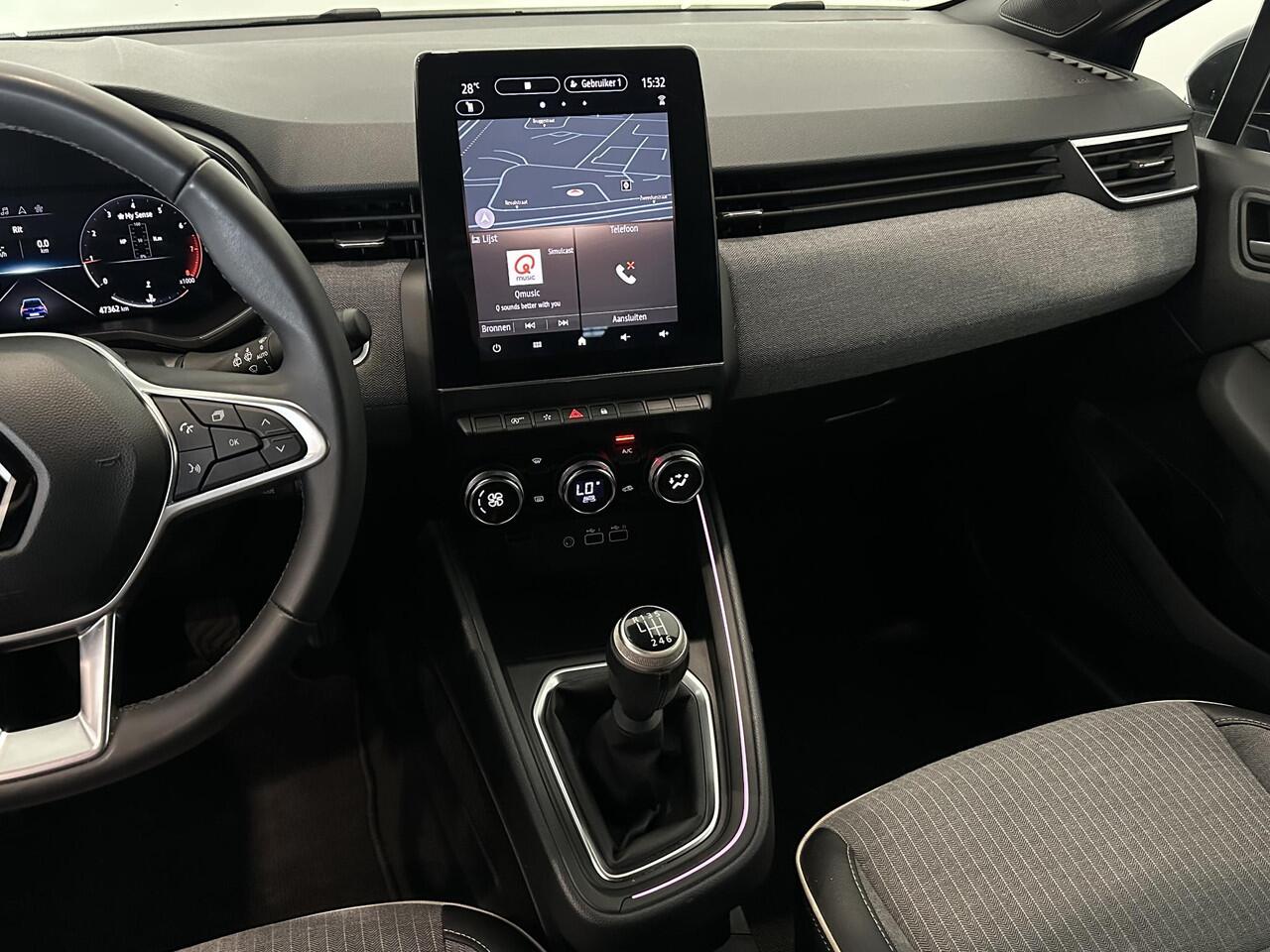 Renault CLIO 1.0 TCe 90 Techno | Navigatie 9,3" | Climate Control | Cruise Control | Draadloze telefoonlader | Lichtmetalen velgen 17" | Parkeersensoren achter en achteruitrijcamera