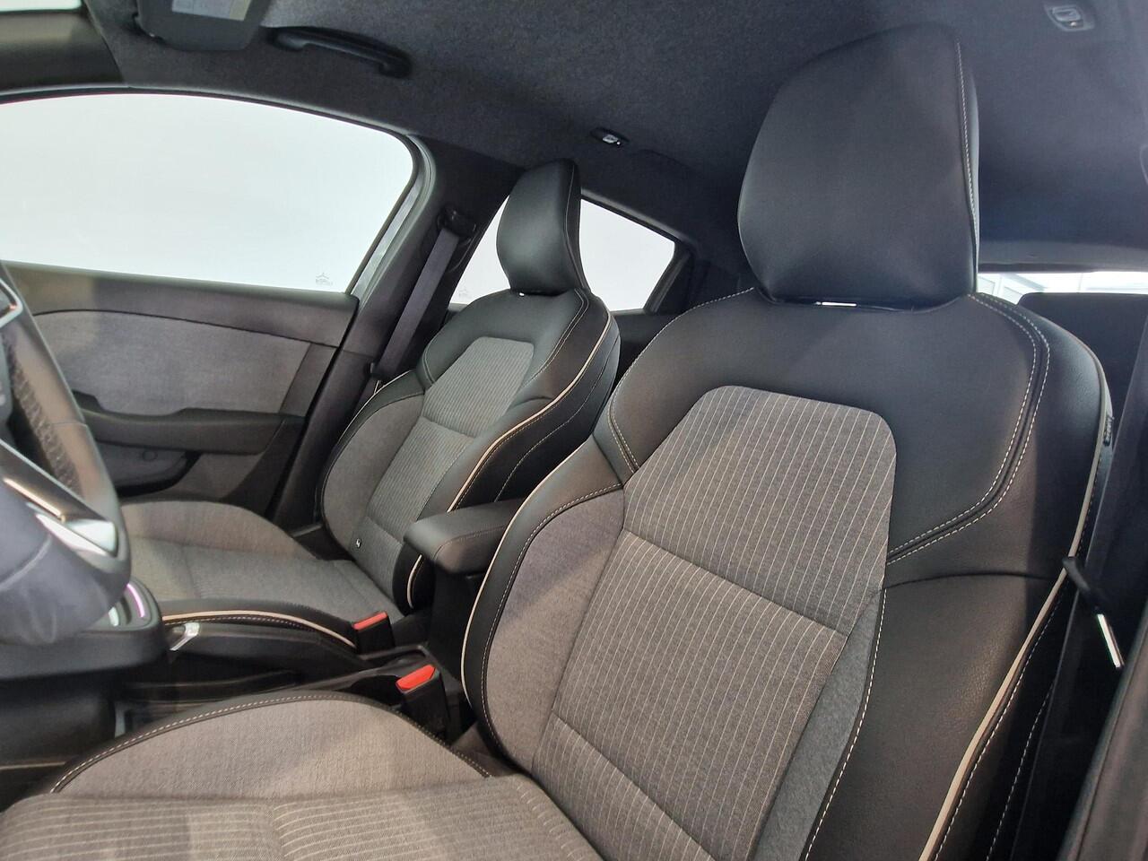 Renault CLIO 1.6 E-Tech Full Hybrid 145 techno | GROOT 9,3" NAVIGATIE SCHERM | ACHTERUITRIJCAMERA | CRUISE CONTROLE | 17" INCH LICHTMETALE VELGEN |