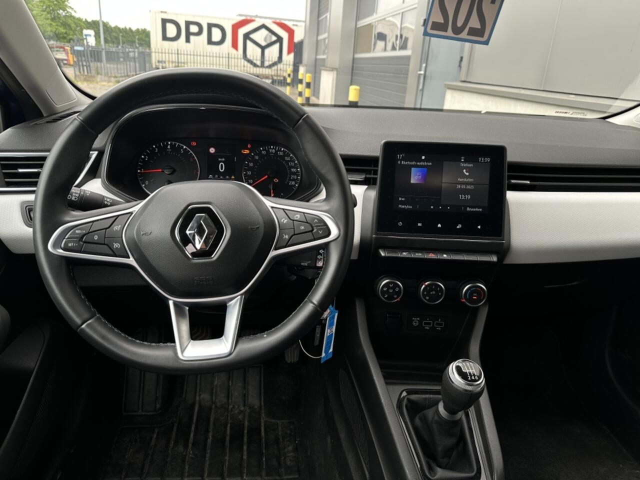 Renault CLIO 1.0 TCe LIMITED 2022 NAVI PDC AIRCO SPORTVELGEN ELEK PAKKET