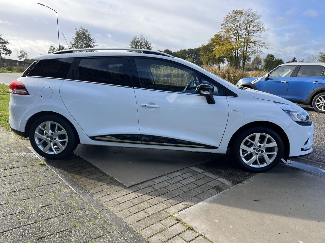 Renault CLIO Estate 0.9 TCe Limited / Apple Carplay - Android Auto / Parkeersensoren. Achter / Airco / 16'' LMV /