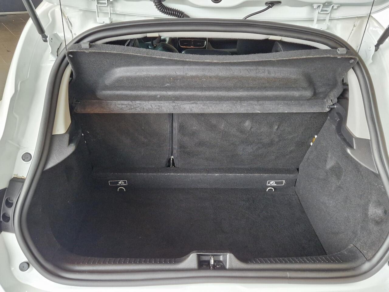 Renault CLIO 0.9 TCe Limited | NAVIGATIE | PARKEERSENSOREN ACHTER | LICHTMETALEN VELGEN