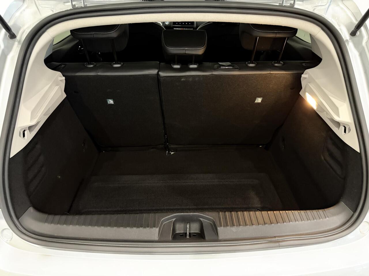 Renault CLIO 1.0 TCe 100 Intens | Navigatie | Climate Control | Cruise Control | Achteruitrijcamera | Lichtmetalen velgen 17" | Apple Carplay/Android Auto