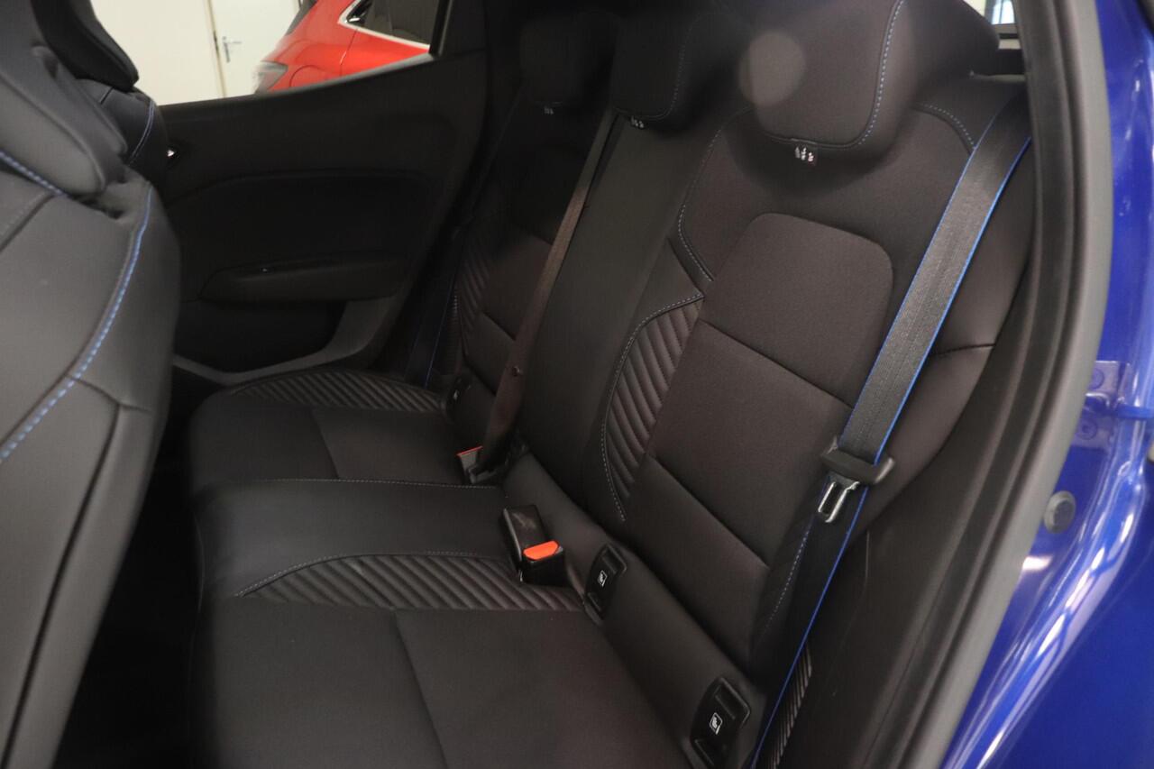 Renault CLIO 1.6 E-Tech Full Hybrid 145 esprit Alpine | 360° Camera | BOSE audio | Sportstoelen | Navigatie | Adaptieve cruisecontrol | LED koplampen |