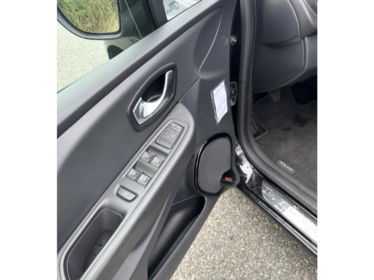 Renault CLIO 0.9 TCE LIMITED / Navi / Bluetooth