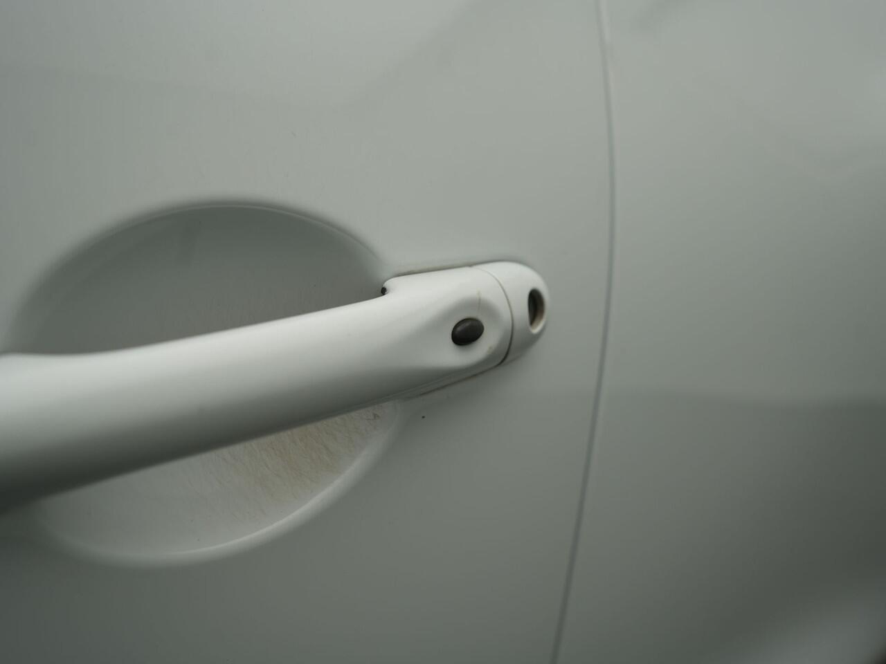 Renault CLIO TCe 90 Limited - RIJKLAARPRIJS - Cruise Control - Lichtmetalen velgen - DAB - Navigatie