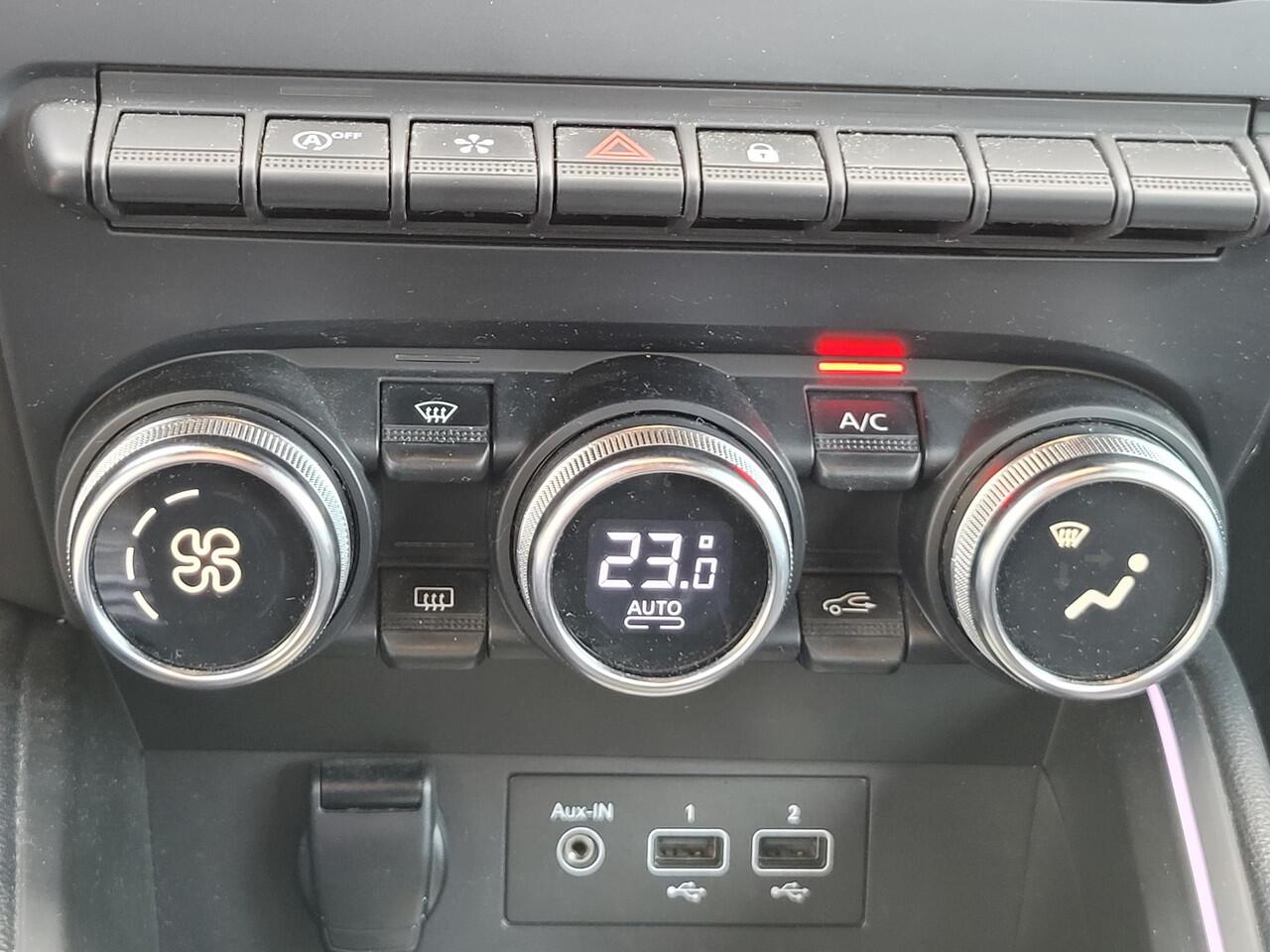 Renault CLIO 1.0 TCe Intens | Parkeerhulp | Navigatie | 17" Lichtmetalen Velgen | Dealer Onderhouden