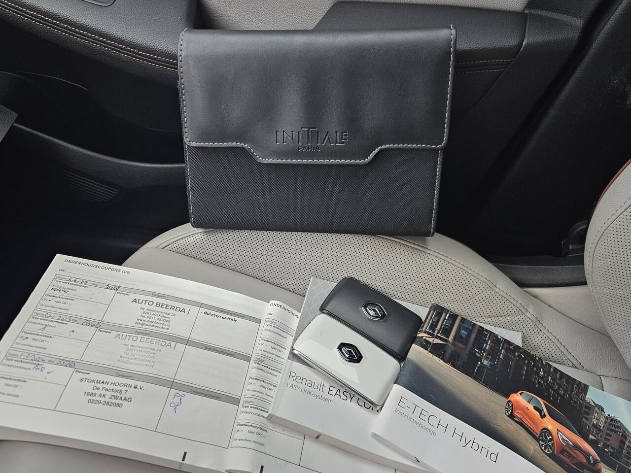 Renault CLIO 1.6 E-Tech Hybrid 140PK Initiale Paris / BOSE Premium Audio / Lederen Bekleding / Stoel & Stuurverwarming / Apple Carplay & Android Auto / All Season Banden / Trekhaak / Navigatie / Achteruitrijcamera /