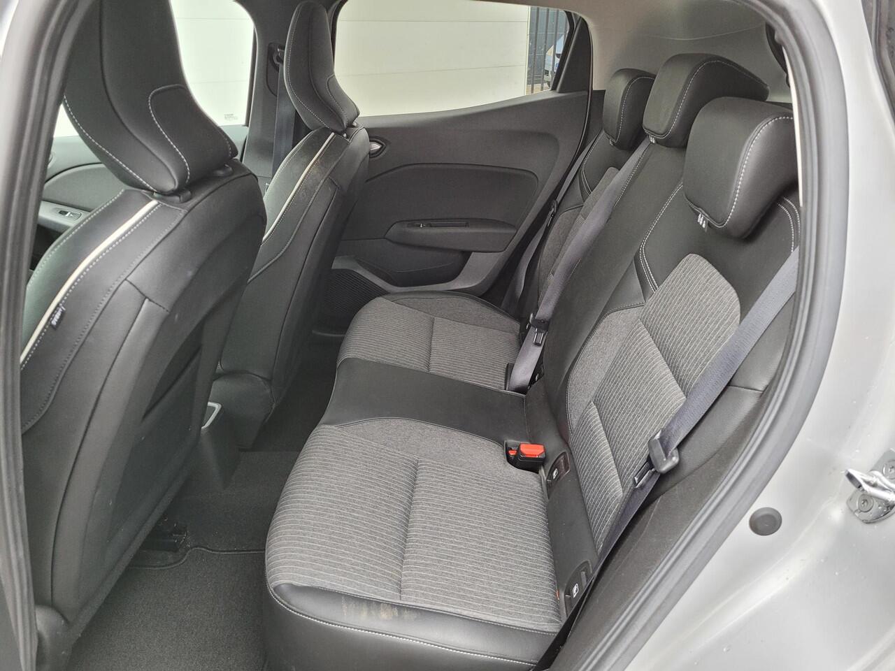 Renault CLIO 1.0 TCe Intens | Camera | Navigatie | 17" Lichtmetalen Velgen | Dealer Onderhouden