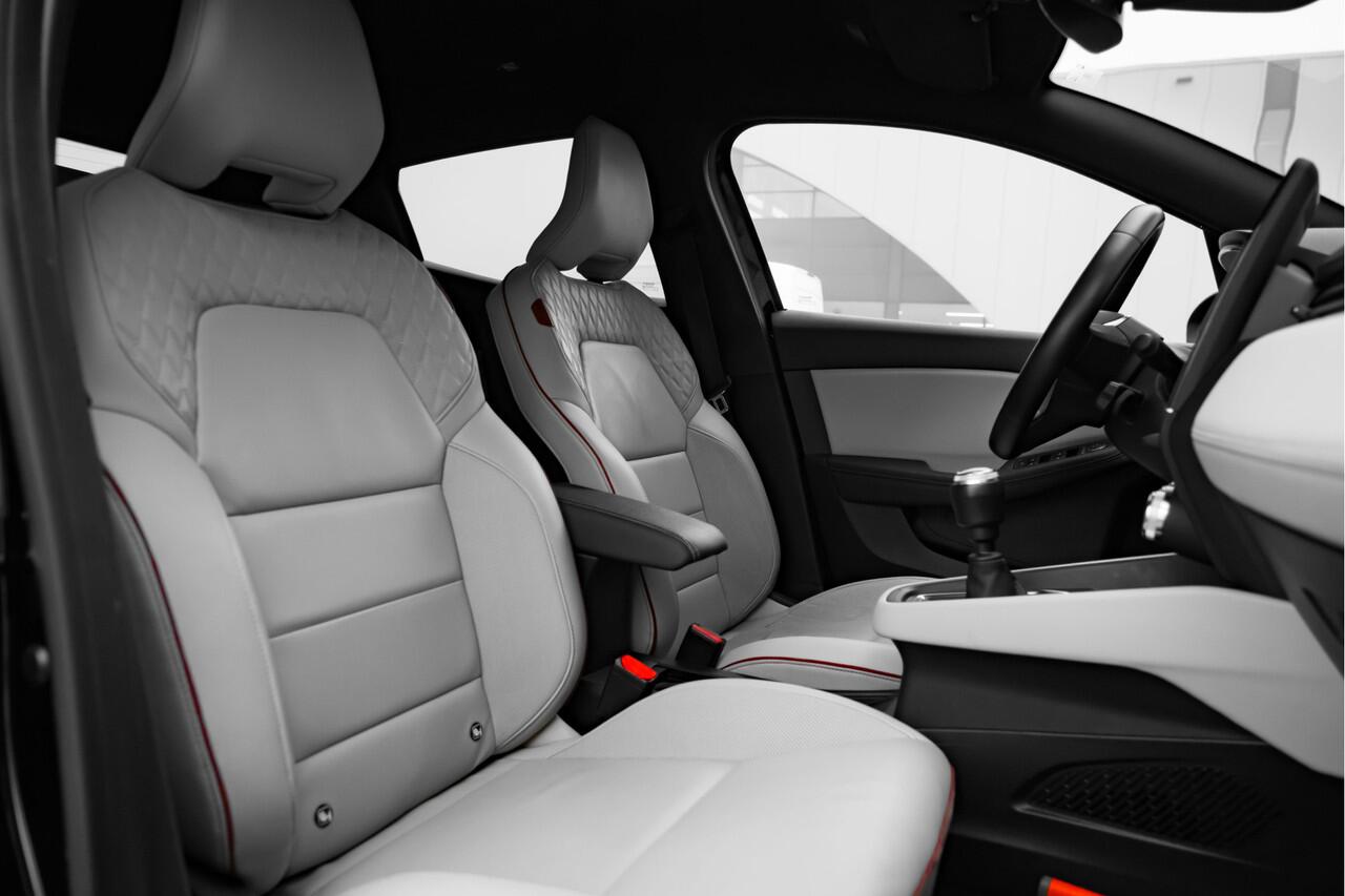 Renault CLIO 1.0 TCe Initiale Paris | navigatie | lederen bekleding | stoelverwarming |