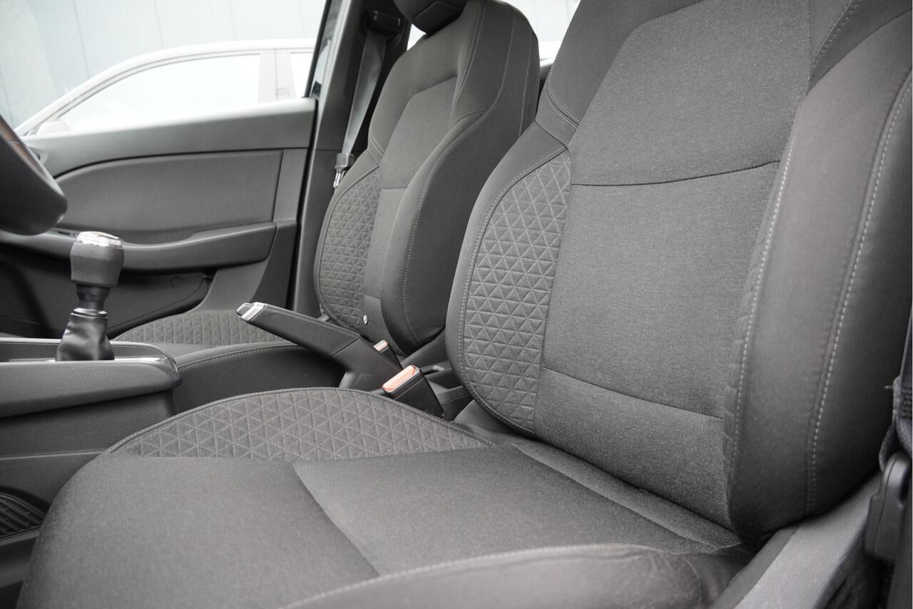 Renault CLIO 1.0 TCe 5drs Zen BJ2019 Lmv 16" | Led | Navi | App-Connect | Airco | Cruise control | Stuurbekrachtiging | Extra getint glas | Nw-model!