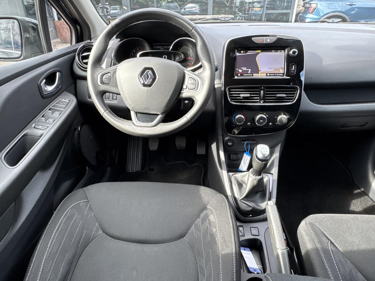 Renault CLIO Estate 0.9 TCe Limited Navigatie/Trekhaak/Dab/Cruise/PDC/Getint glas