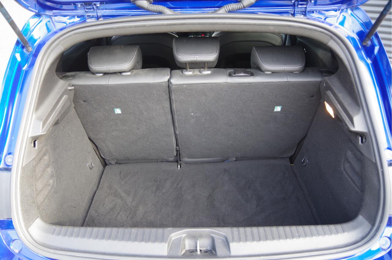 Renault CLIO 1.3 TCe Initiale Paris 131PK AUT. LED, LEDER, KEYLESS, CAMERA, STOEL/STUURVERWARMING, NAVI, CRUISE, CLIMA