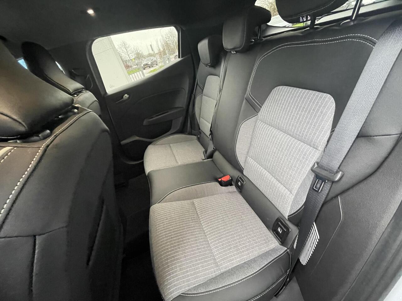 Renault CLIO 1.6 E-Tech Full Hybrid 145 techno / AUTOMAAT / ACHTERUITRIJCAMERA / PARKEERSENSOREN / STOEL + STUUR VERWARMING / CRUISE CONTROL