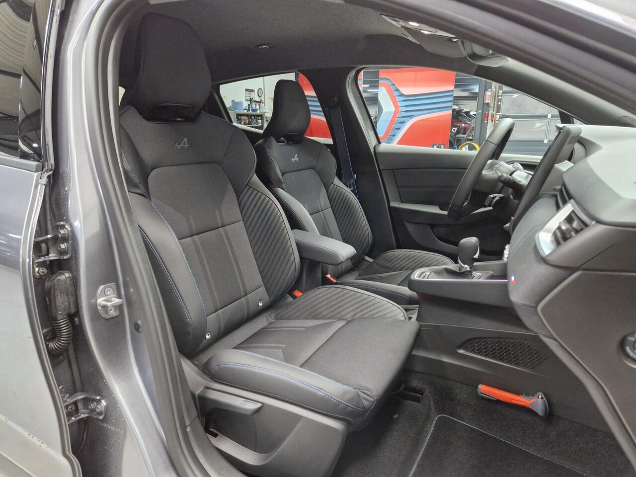 Renault CLIO 1.6 E-Tech Full Hybrid 145 esprit Alpine / Sportstoelen / Stoel- en Stuurverwarming / 17'' Velgen / 360 Graden Camera /