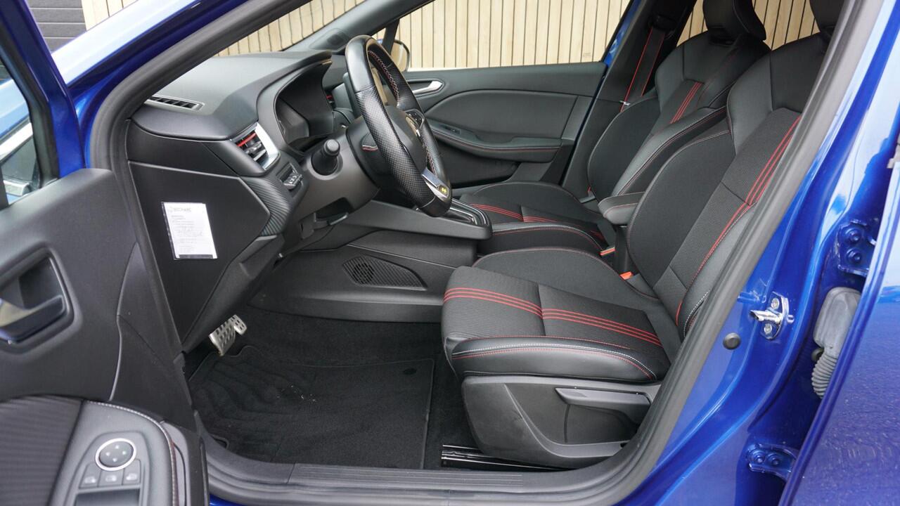 Renault CLIO 1.6 E-Tech Hybrid 140pk R.S. Line Navi 17inch LM Sporstoelen LED *NL auto* IronBlauw Metallic *1e Eigenaar* 68295km!