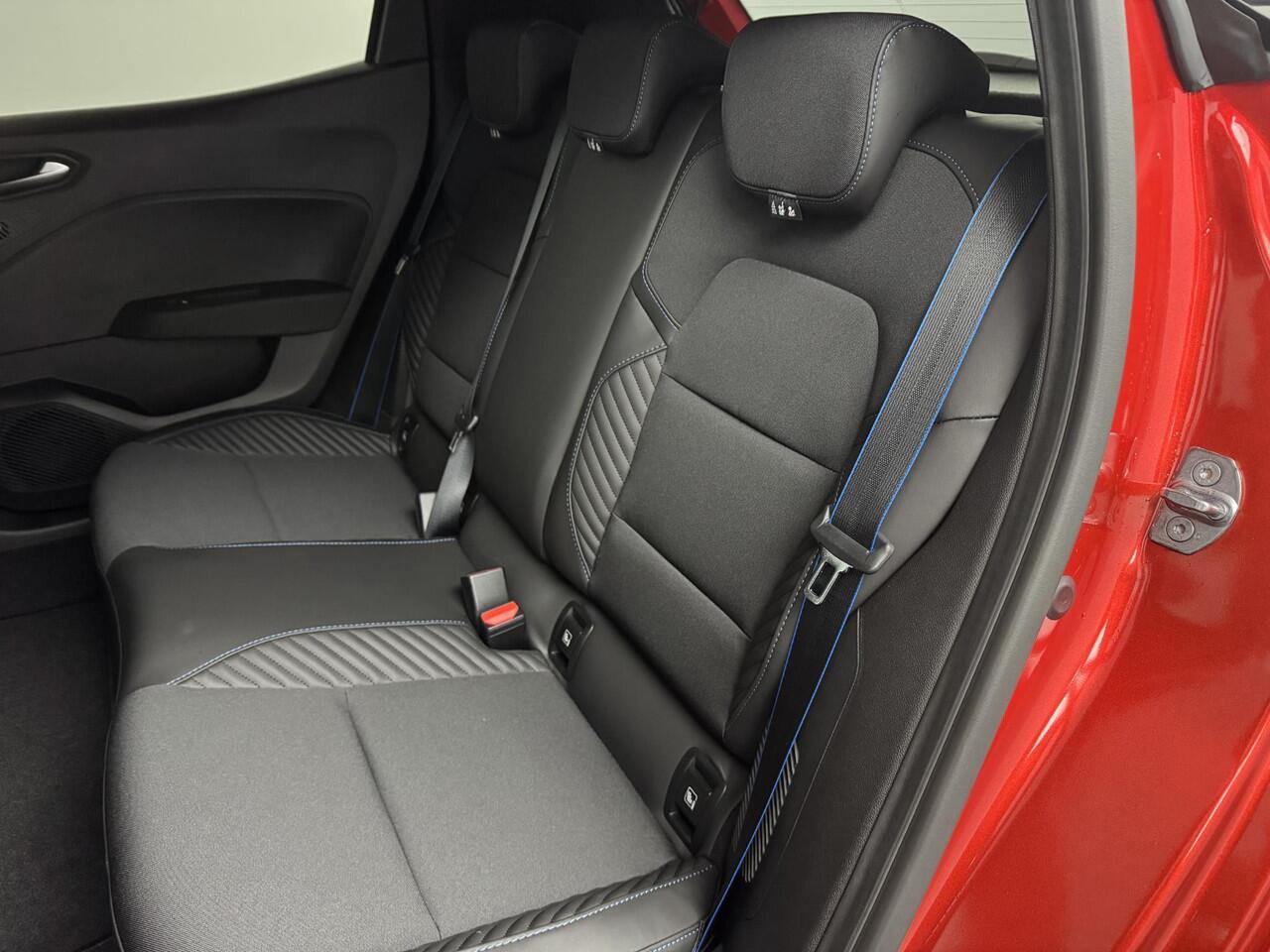 Renault CLIO 1.6 E-Tech Full Hybrid 145 Esprit Alpine | Stoelverwarming | 360° Camera | Adaptive Cruise Control | BOSE-Audiosysteem |