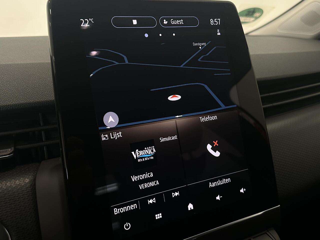 Renault CLIO 1.0 TCe 100 Intens | Navigatie 9,3" | Climate Control | Cruise Control | Lichtmetalen velgen 17" | Parkeersensoren voor, achter en achteruitrijcamera | Apple Carplay/Android Auto | 1e eigenaar + dealer onderhouden!