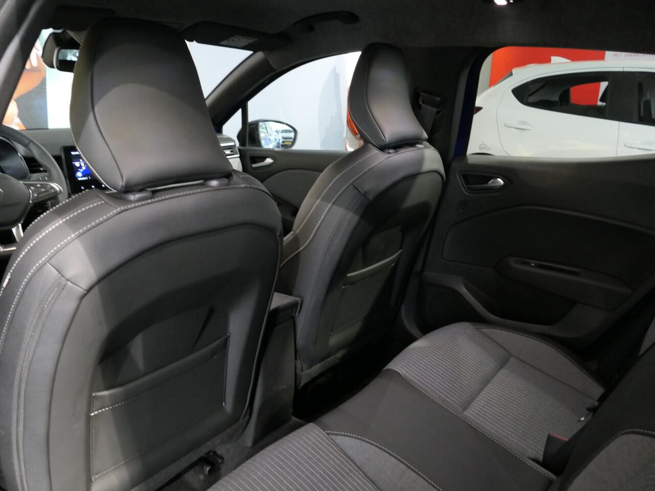 Renault CLIO 1.6 E-Tech Full Hybrid 145 techno - Occasion Lease vanaf ¤429 p/m - Camera - Apple carplay / Android auto - Sensor achter