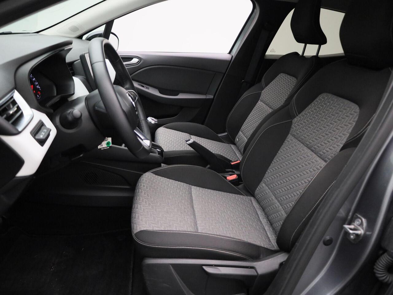 Renault CLIO 1.0 TCe 90 Evolution Lichtmetalen velgen | Navigatiesysteem | Parkeersensoren achter | Apple Carplay & Androidauto | Airco | LED verlichting | Cruise Control