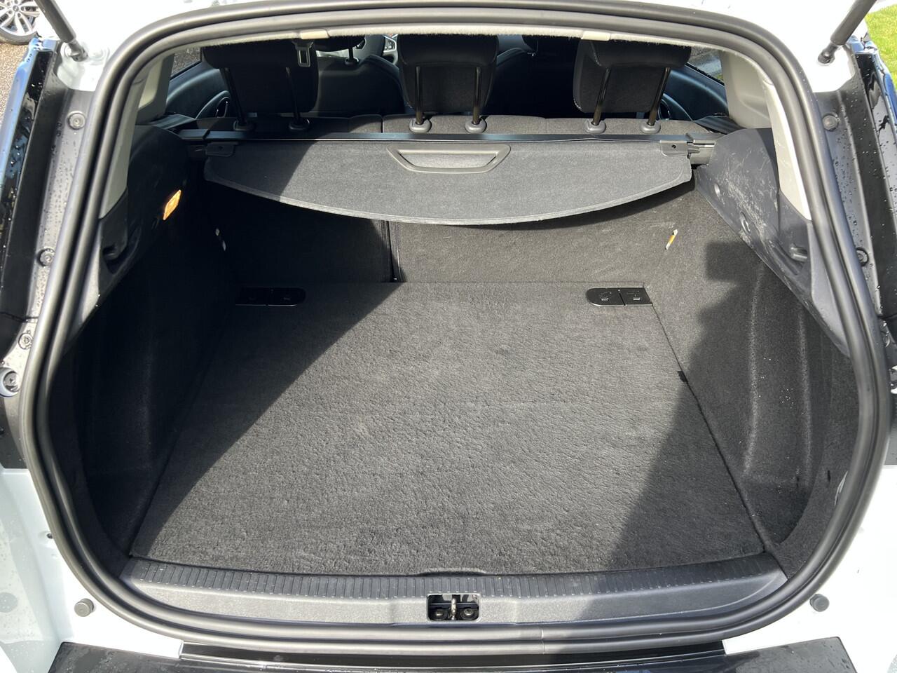 Renault CLIO Estate 0.9 TCe Limited / Apple Carplay - Android Auto / Parkeersensoren. Achter / Airco / 16'' LMV /