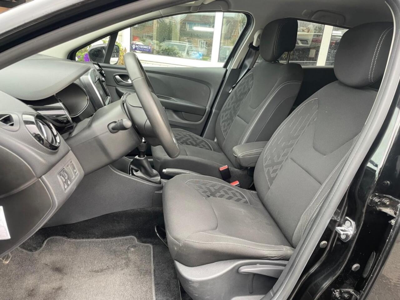 Renault CLIO 0.9 TCE LIMITED Station Apple carplay Trekhaak Parkeersensoren