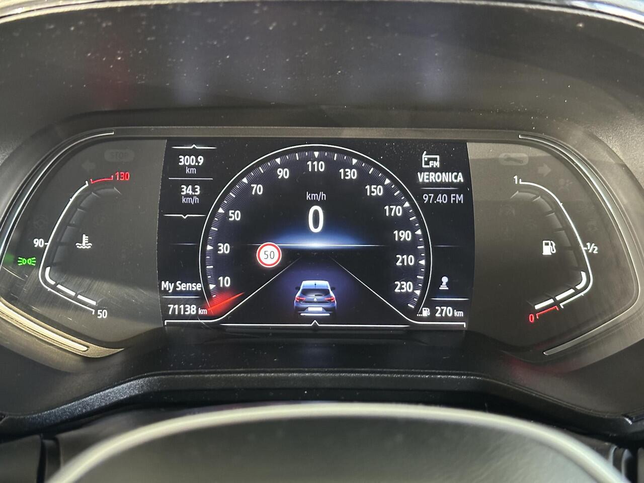 Renault CLIO 1.0 TCe 90 Intens NAVIGATIE | PARKEERSENSOREN ACHTER | CLIMATE CONTROL | LICHTMETALEN VELGEN | PRIVACY GLASS