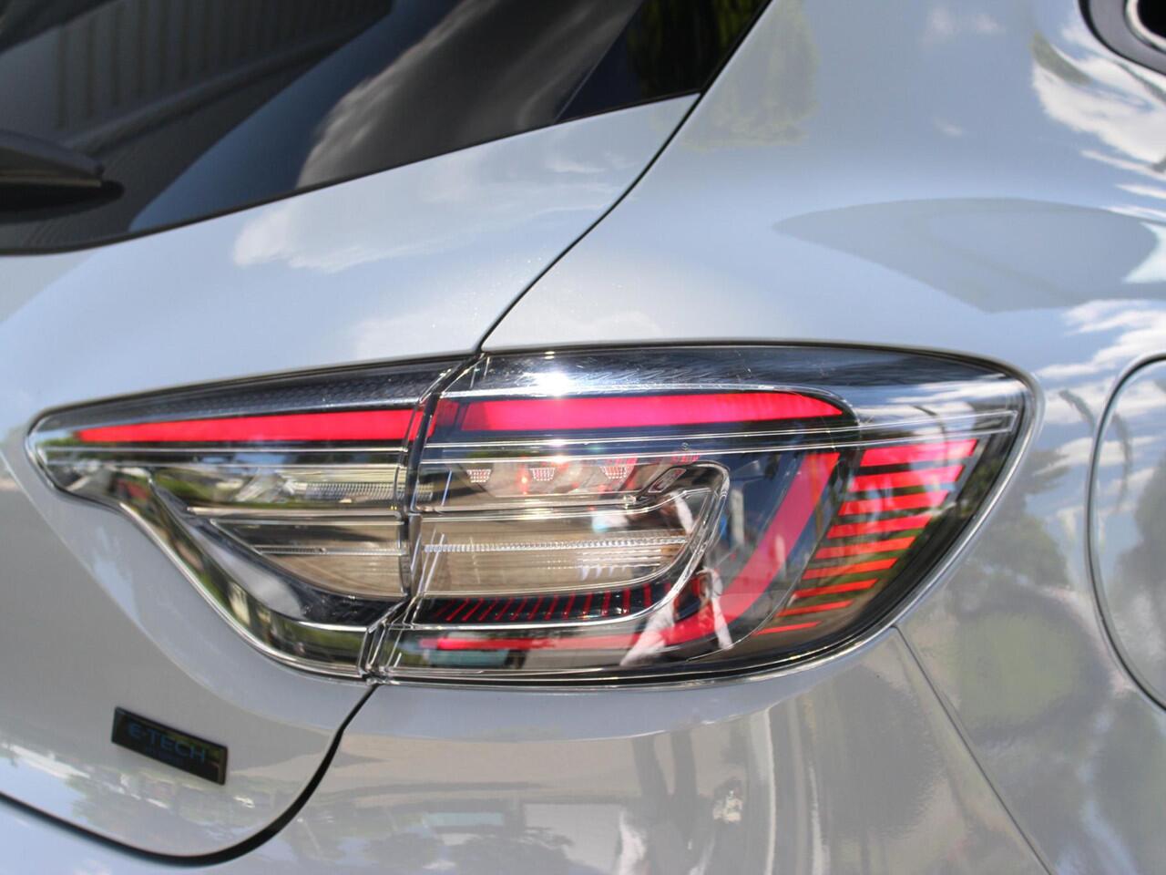 Renault CLIO 1.6 E-Tech Full Hybrid 145 esprit Alpine AUTOMAAT / 10.25'' DASHBOARD / 9,3'' NAVI / ADAPT. CRUISE / CAMERA / PDC / CLIMATE / APPLE CARPLAY / ANDROID AUTO / PRIVACY GLASS / DAB+ / 17'' LMV