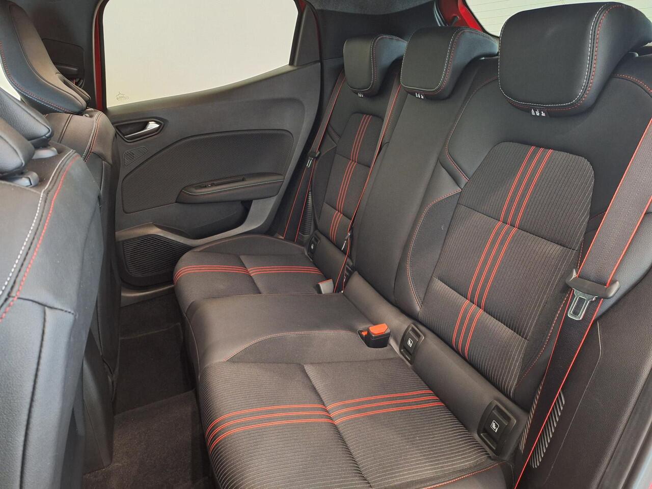 Renault CLIO 1.6 E-Tech Full Hybrid 145 R.S. Line | Navigatie 9,3" | Climate Control | Cruise Control | Stoelverwarming | Parkeersensoren voor, achter en achteruitrijcamera | Apple Carplay/Android Auto