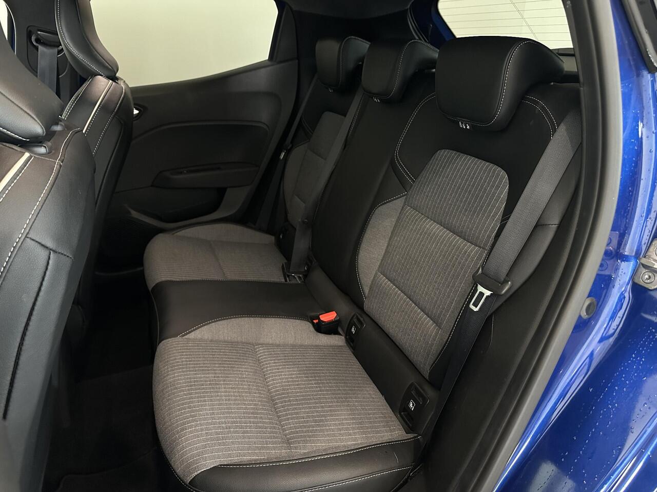 Renault CLIO 1.0 TCe 90 Techno | Navigatie 9,3" | Climate Control | Cruise Control | Draadloze telefoonlader | Lichtmetalen velgen 17" | Parkeersensoren achter en achteruitrijcamera