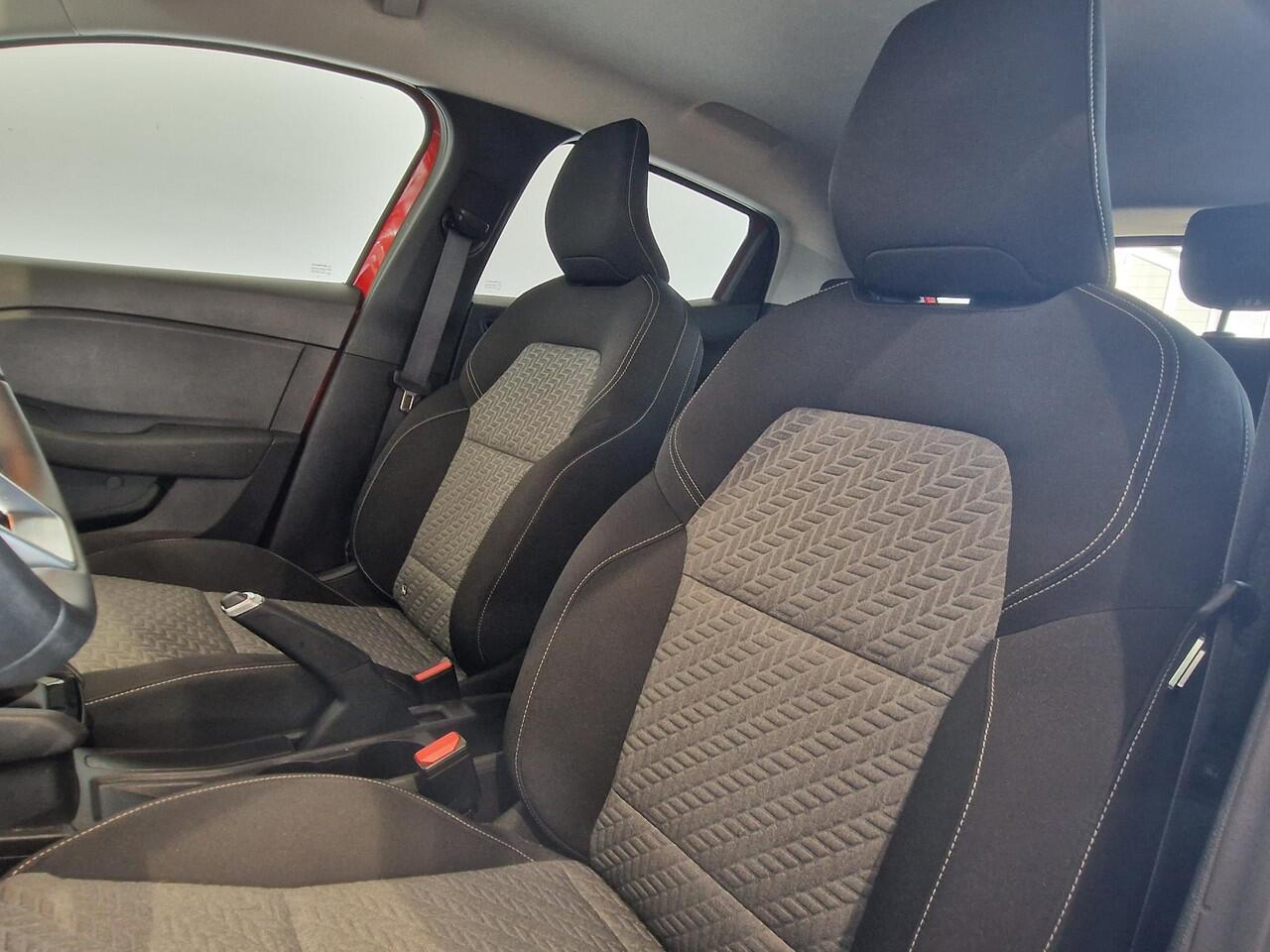 Renault CLIO 1.0 TCe 90 Evolution | NAVIGATIE | 16" INCH LICHTMETALE VELGEN | PARKEERSENSOREN ACHTER | AIRCO |