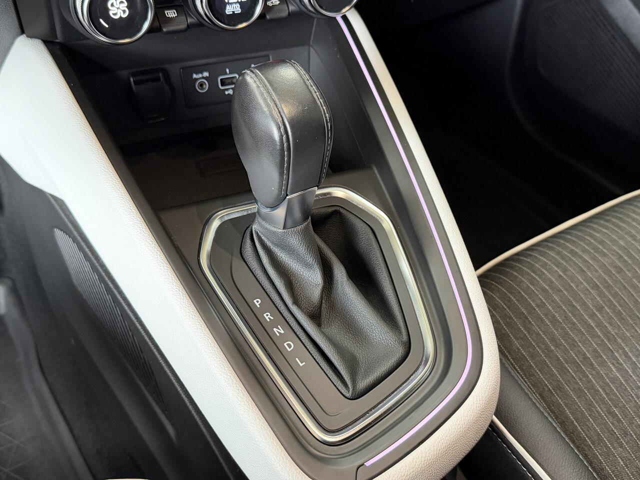 Renault CLIO 1.0 TCe 90pk Automaat | Groot Navi | 360 | 17" | PDC V+A | Stoel & stuur verwarming | Keurig nette auto | 4 Nieuwe Banden.