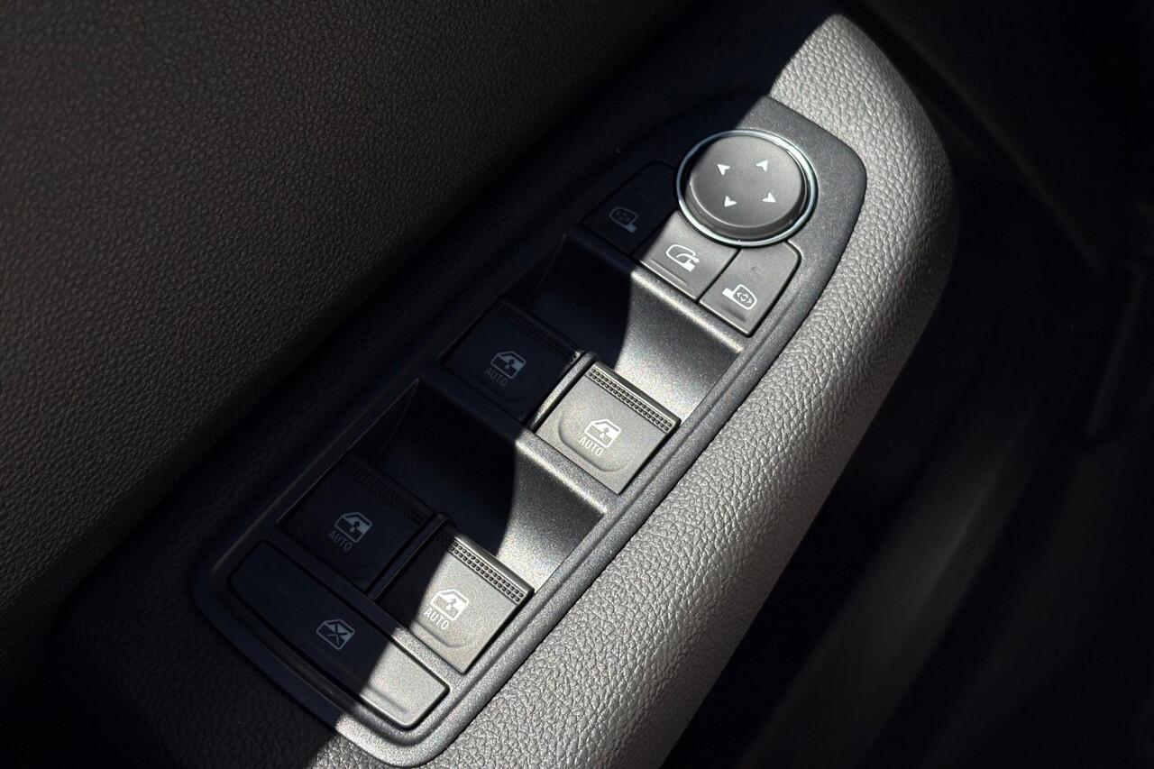 Renault CLIO 1.0 TCe 90pk Evolution - LED - Carplay - Airco - DAB - Parkeersensoren - Rijklaar