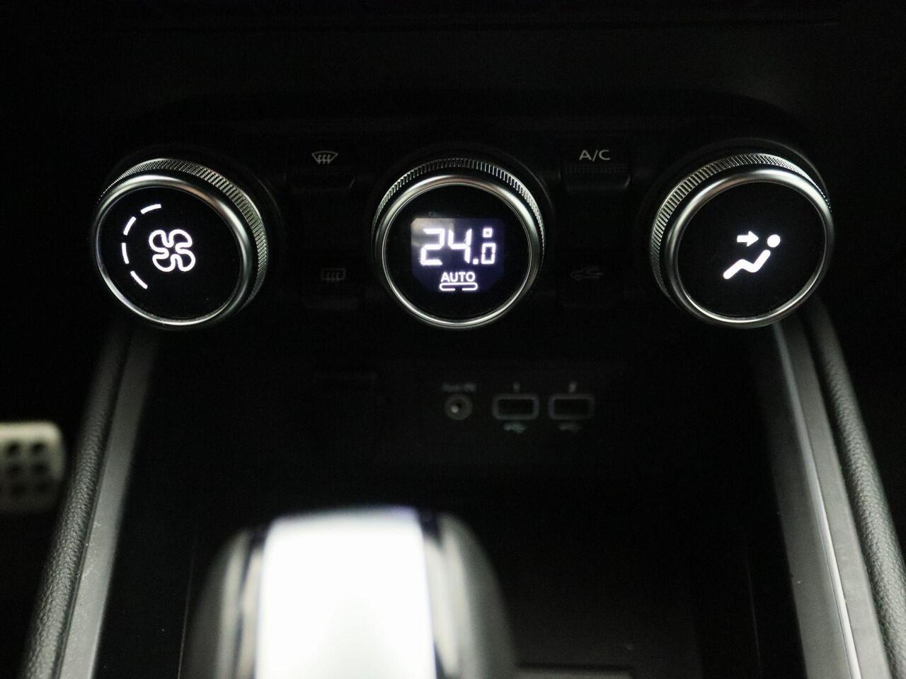 Renault CLIO TCe 130 R.S. Line | EASY LINK navigatiesysteem met 9,3" scherm | Lichtmetalen wielen 17" 'Magny Cours' | Sportstoelen met bekleding TEP/stof 'R.S Line' antraciet|