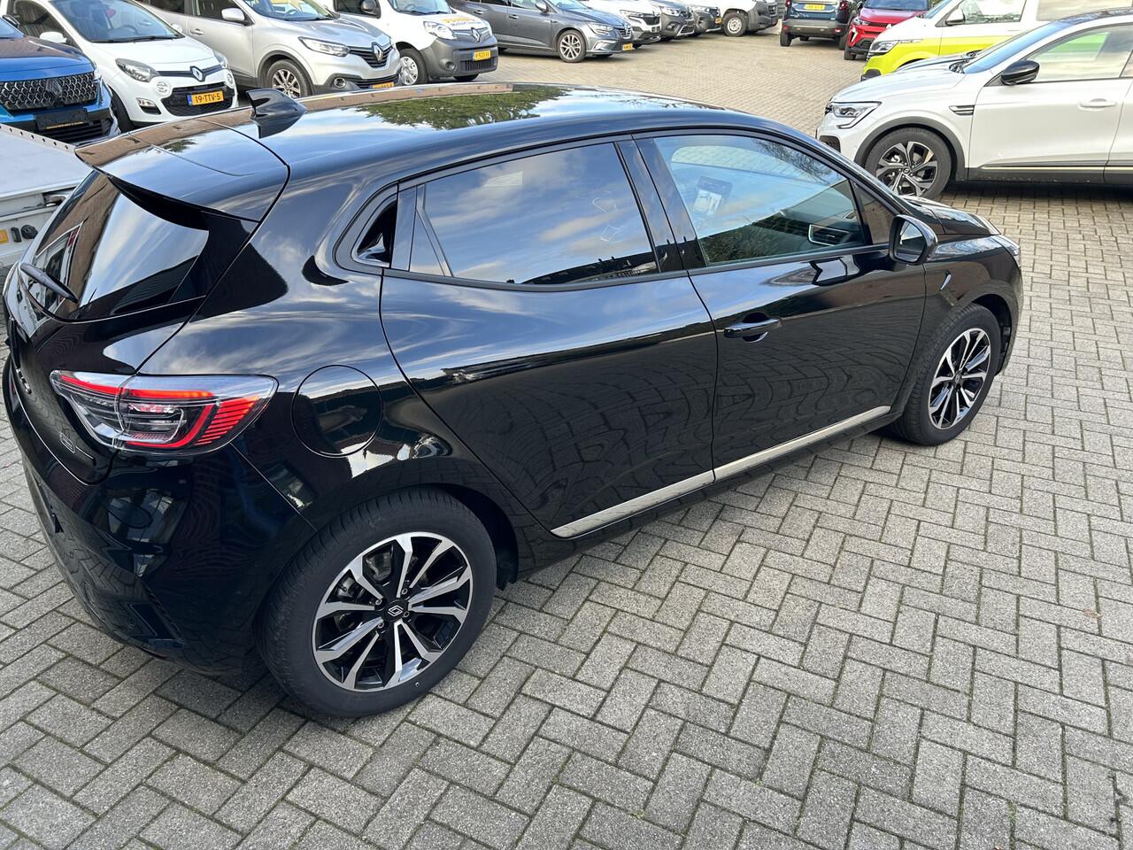 Renault CLIO 1.6 E-Tech Full Hybrid 145 techno