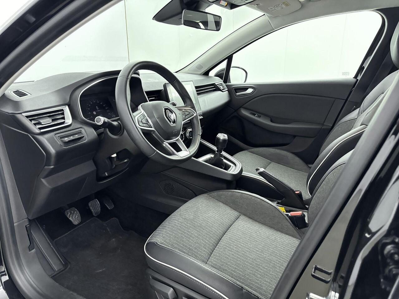 Renault CLIO 1.0 TCe 90Pk Intens | Navigatie | Apple & Android Carplay | Parkeersensoren Achter | Climate Control | Cruise Control & Snelheidsbegrenzer | Licht & Regensensor | Bluetooth Telefoon Voorbereiding |