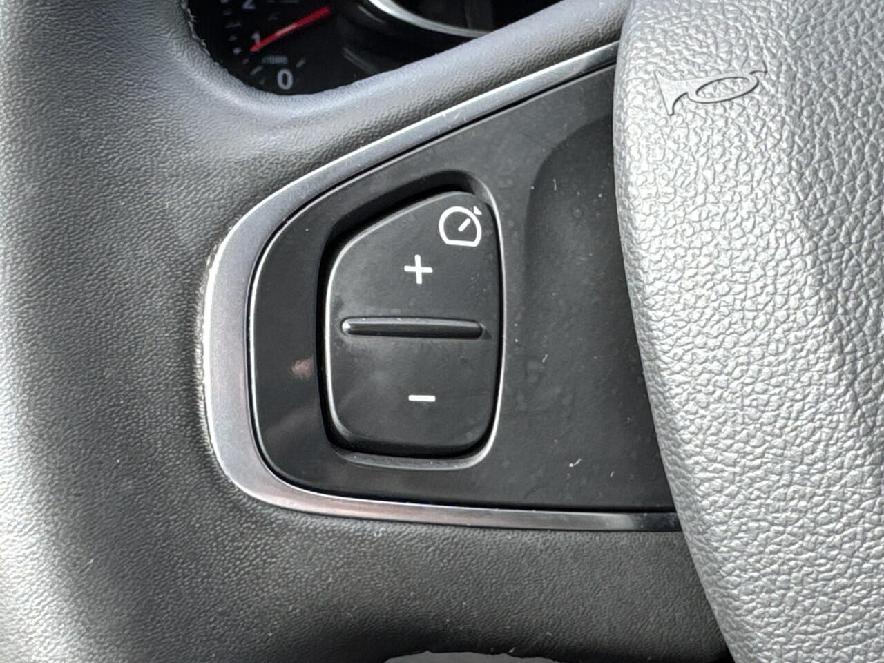 Renault CLIO Estate 0.9 TCe Limited Navigatie/Trekhaak/Dab/Cruise/PDC/Getint glas