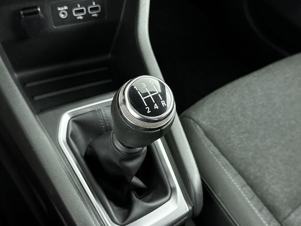 Renault CLIO 1.0 TCe Zen 100PK | Parkeersensoren | Cruise Control | Lichtmetalen Velgen | Apple CarPlay & Android Auto