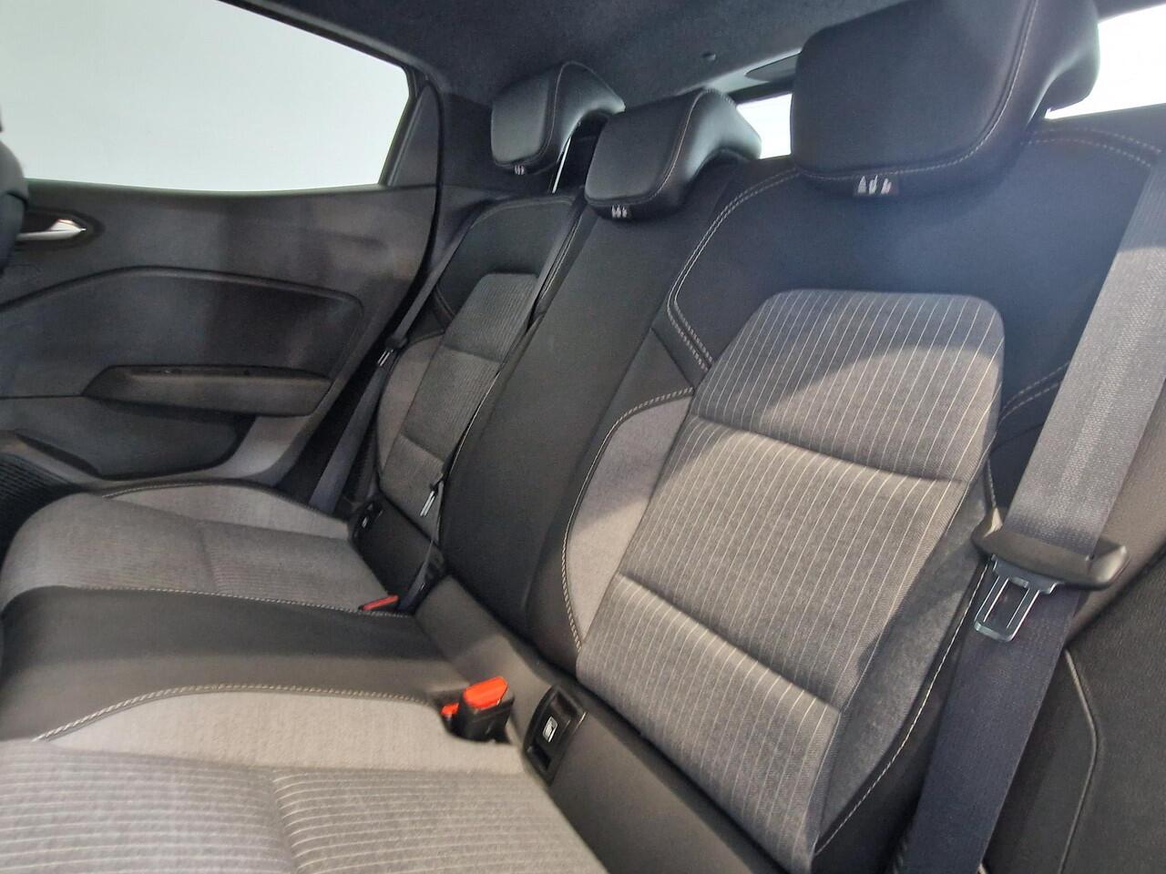 Renault CLIO 1.6 E-Tech Full Hybrid 145 techno | GROOT 9,3" NAVIGATIE SCHERM | ACHTERUITRIJCAMERA | CRUISE CONTROLE | 17" INCH LICHTMETALE VELGEN |