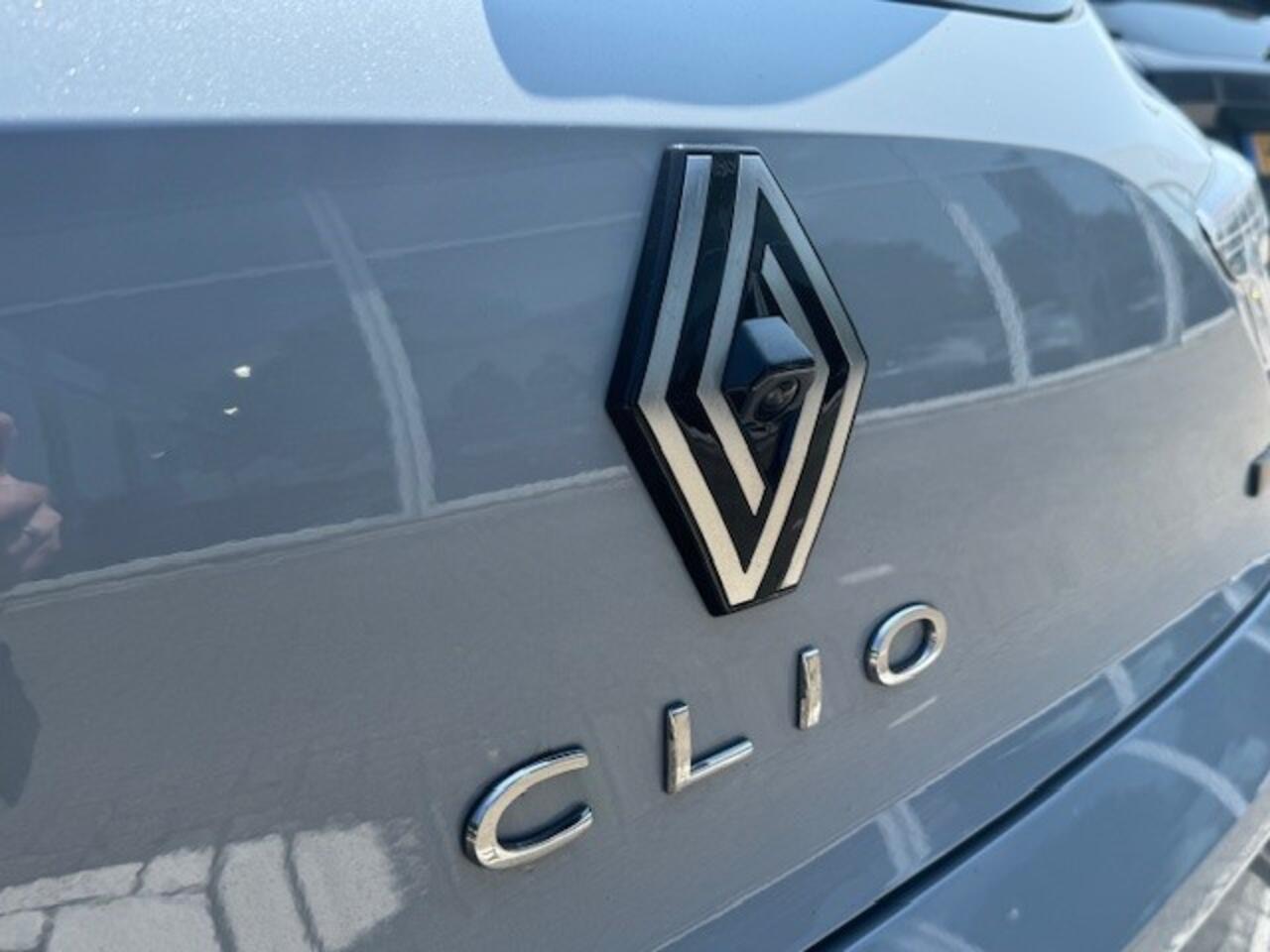 Renault CLIO 1.6 E-Tech Full Hybrid 145 AUT techno | 17" LM Velgen | Adaptive Cruise | Camera 360 | Stoelverwarming | Demonstratieauto, vraag naar beschikbaarheid ! |