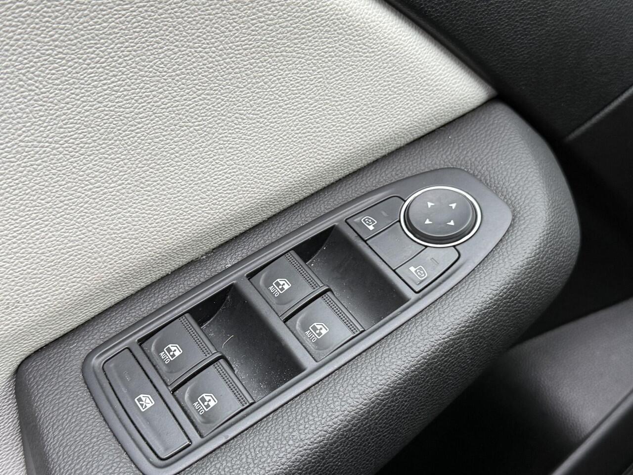 Renault CLIO 1.0 TCe 90 Techno | NAP | Navigatie | Achteruitrijcamera | Climate Control | Key-less | DAB | LED | Parkeersensoren |