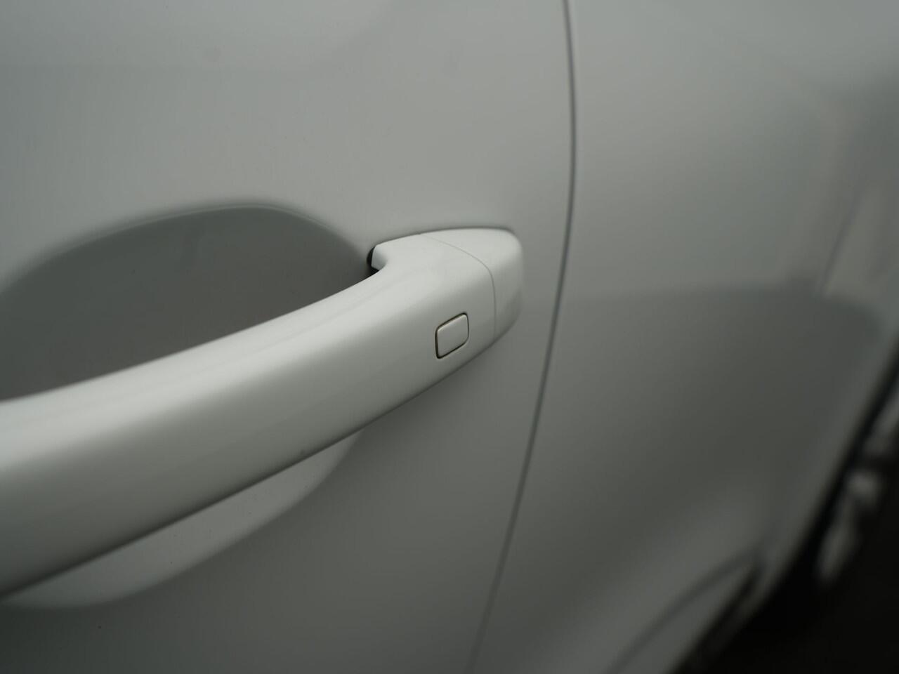 Renault CLIO TCe 100 Intens - RIJKLAARPRIJS - Climate Control - Cruise Control - Lichtmetalen velgen