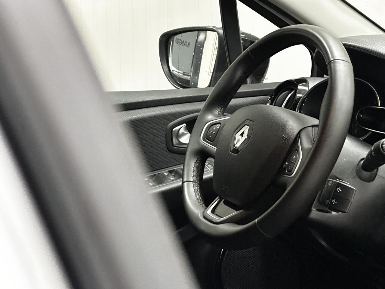 Renault CLIO Estate 0.9 TCe Limited/ 16'' LMV/ Apple + Android/ DAB+/ Keyless/ Navi/ Airco/ Cruise/ Elek. pakket/ Isofix/ Bluetooth/ Armsteun/ Multi. LEDER. Stuur/ Mistl./ PDC/ Chroom/ Extra getint glas.