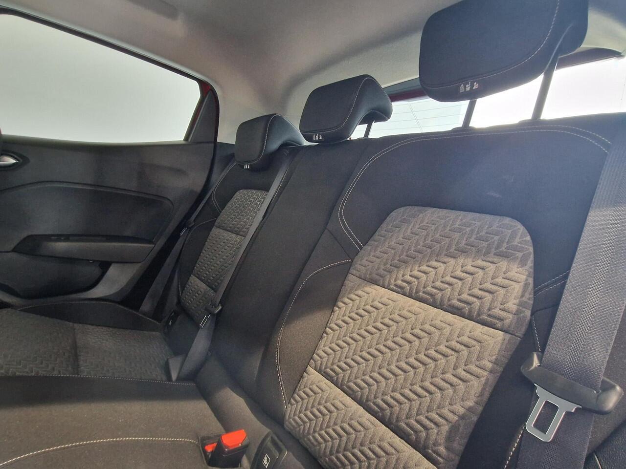 Renault CLIO 1.0 TCe 90 Evolution | NAVIGATIE | 16" INCH LICHTMETALE VELGEN | PARKEERSENSOREN ACHTER | AIRCO |