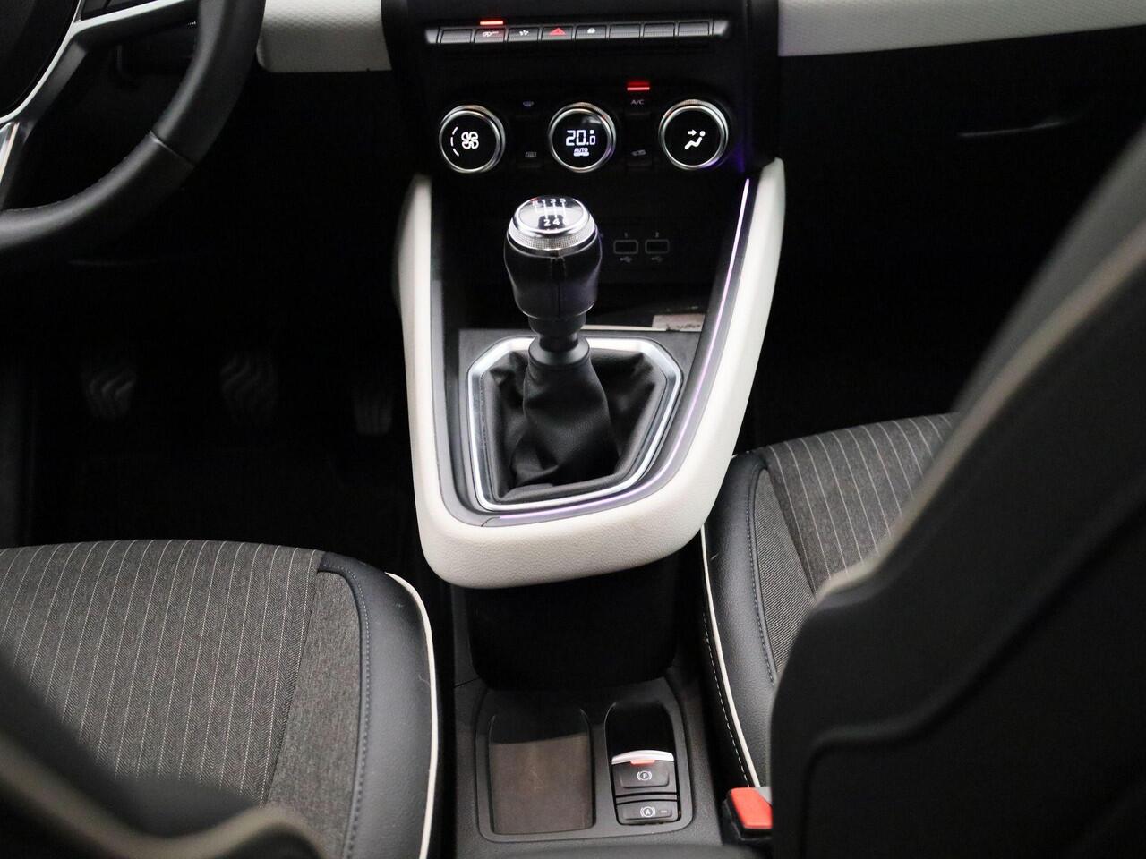 Renault CLIO 1.0 TCe 90Pk Techno | Navigatie | Keyless Entry & Go | Apple Carplay/Android Auto | Parkeersensoren & Camera | Bluetooth | Climate Control | Lichtmetalen Velgen | Privacy Glass |