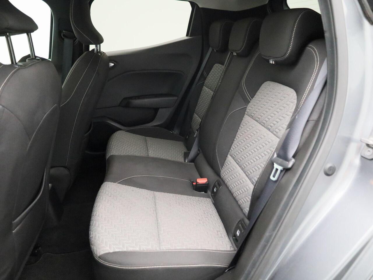 Renault CLIO 1.0 TCe 90PK Evolution | Navigatie | Apple Carplay | Parkeersensoren Achter | Airco | Privacy Glass | Cruise Control | Licht & Regensensor |