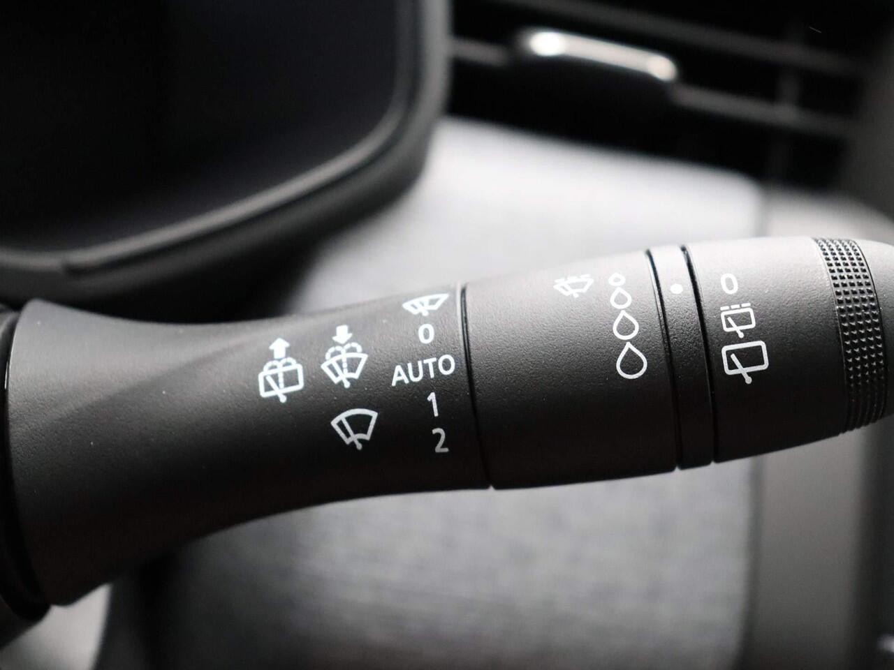 Renault CLIO Evolution Hybrid 145 | Cruise control met snelheidsbegrenzer | Handbediende airconditioning | Lane Departure Warning met Lane Keep Assist