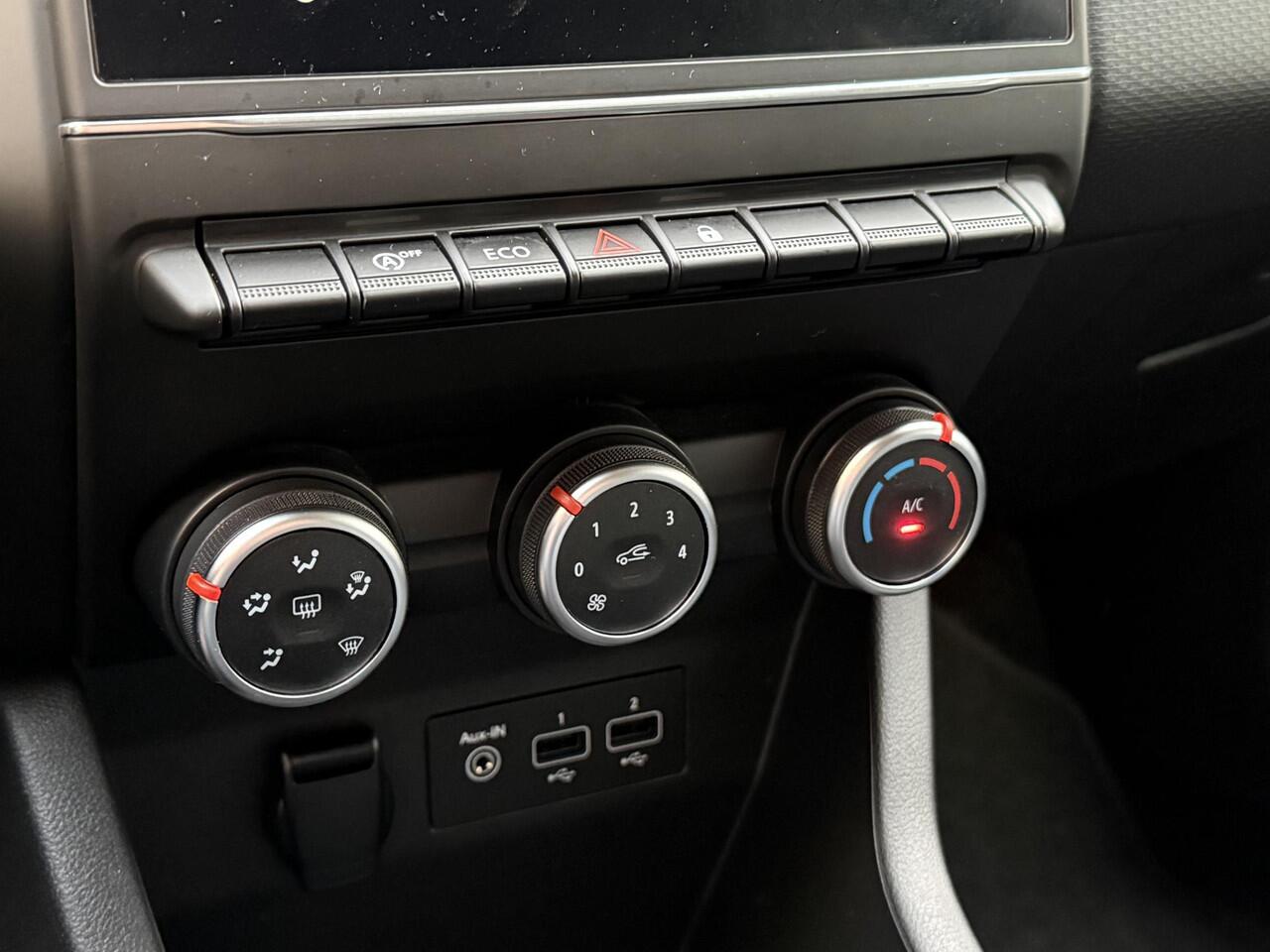 Renault CLIO 1.0 TCe Zen | NAP | Eerste eigenaar | 100% dlr onderhouden | DAB | LED | Airco | Cruise Control | Parkeersensoren | Lichtmetaal |