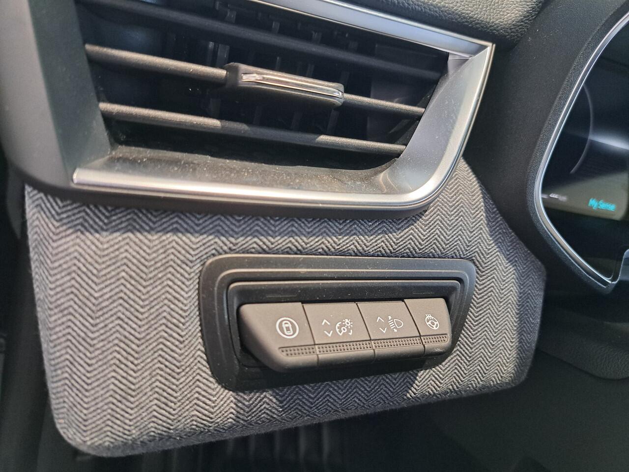 Renault CLIO 1.6 E-Tech Full Hybrid 145 techno | 17" LM velgen | Navigatie | Climat Control | BOSE | Demonstratieauto, vraag naar beschikbaarheid |