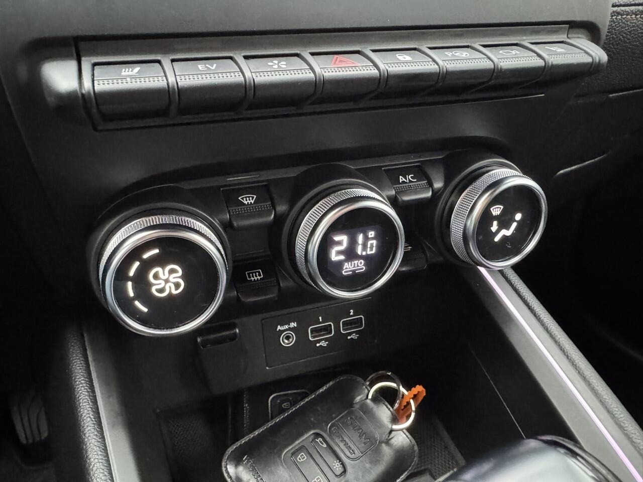 Renault CLIO 1.6 E-Tech Hybrid 140 Initiale Paris*Leder*Navi*Apple Carplay*